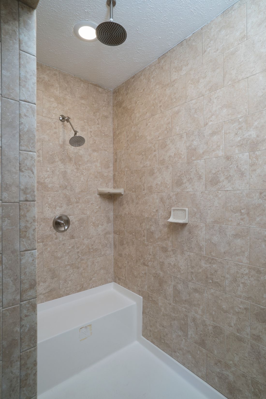 The 1545 JAMESTOWN Primary Bathroom. This Manufactured Home features 3 bedrooms and 2 baths.