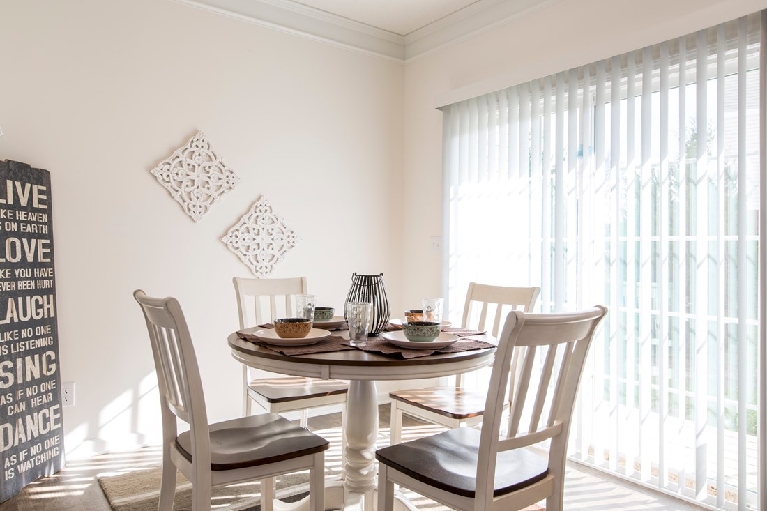 The 3558 JAMESTOWN Dining Area. This Manufactured Mobile Home features 3 bedrooms and 2 baths.